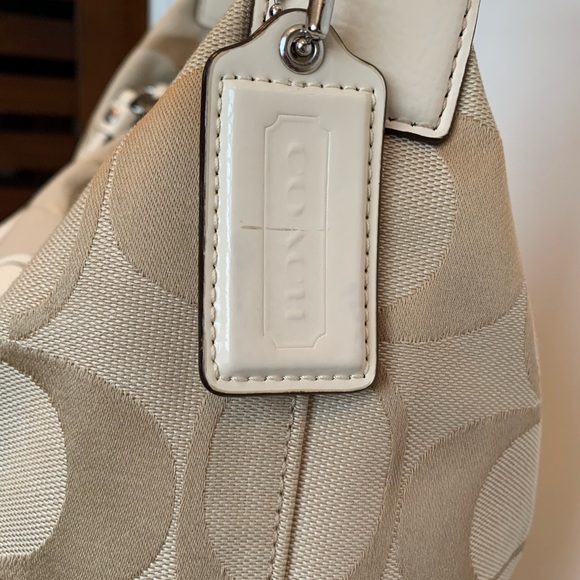 New Coach Shoulder Tote Bag, cream and beige in color. New condition! - Picture 4 of 8